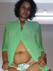 Indian pornstar Lily-Chut aur boobs pics