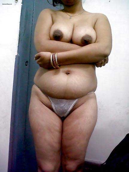 Big boobs wali desi aunty ka nude photo
