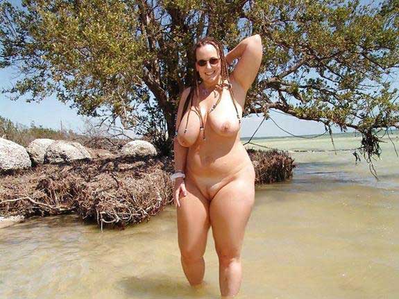 beach par big boobs aunty