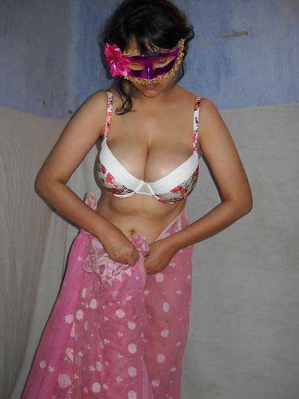 pink saree me sexy photo
