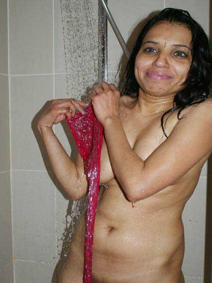 hot Indian randi Kavya nude shower pi9cs