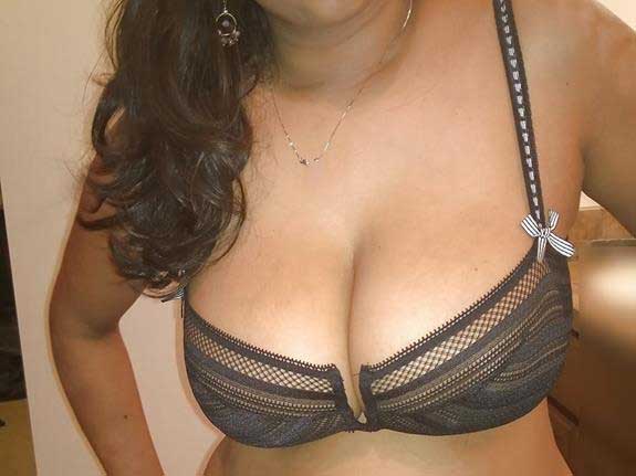 indian boobs ke photo big cleavage dekhe