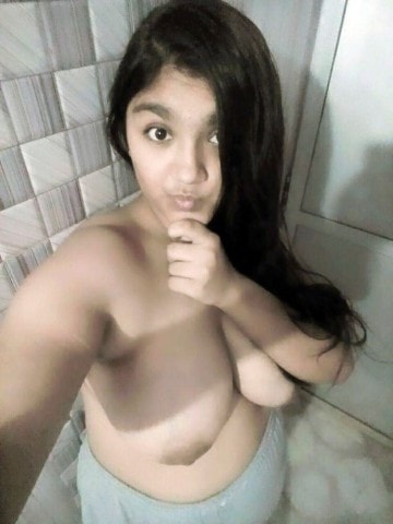 Bhabhi nude slefie