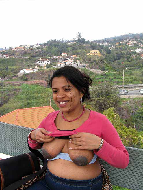 Outdoor Indian sex photo me pregnant bhabhi ji ne apne boobs khole