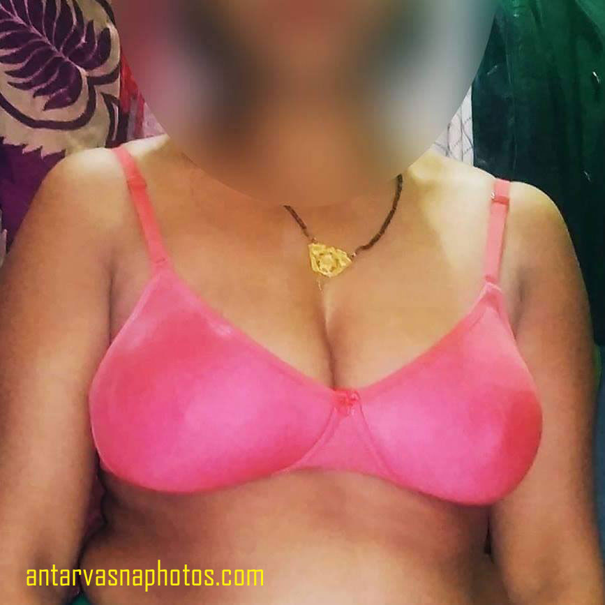 Desi wife in pink bra