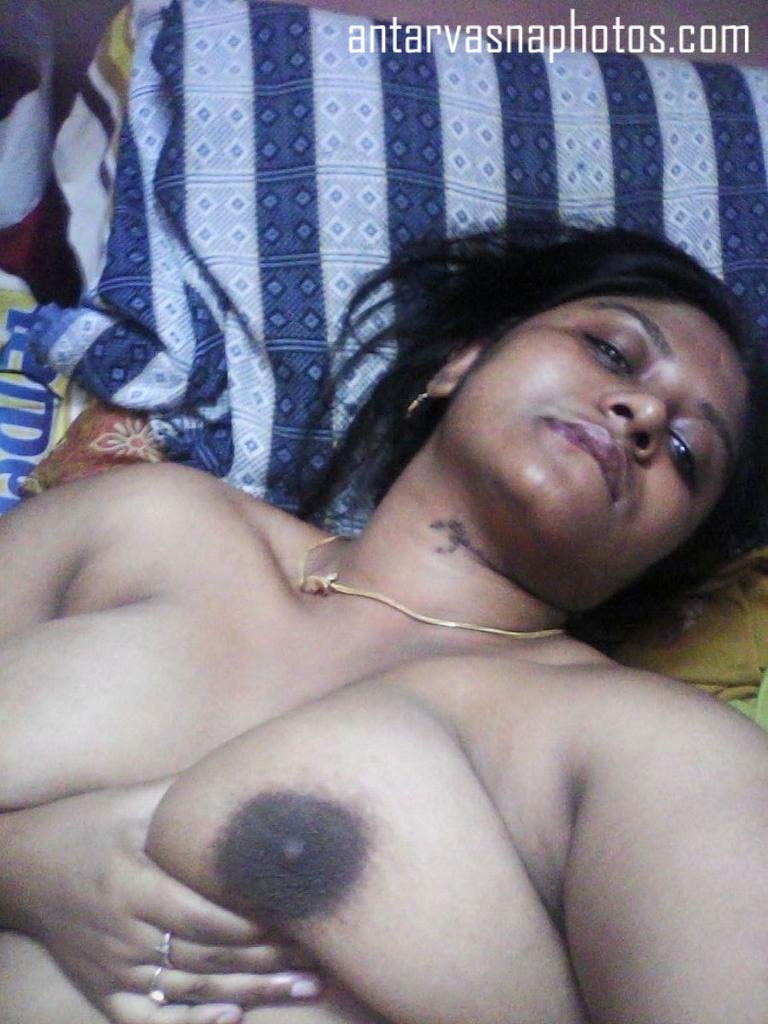Puja bhabhi pressing her boobs 