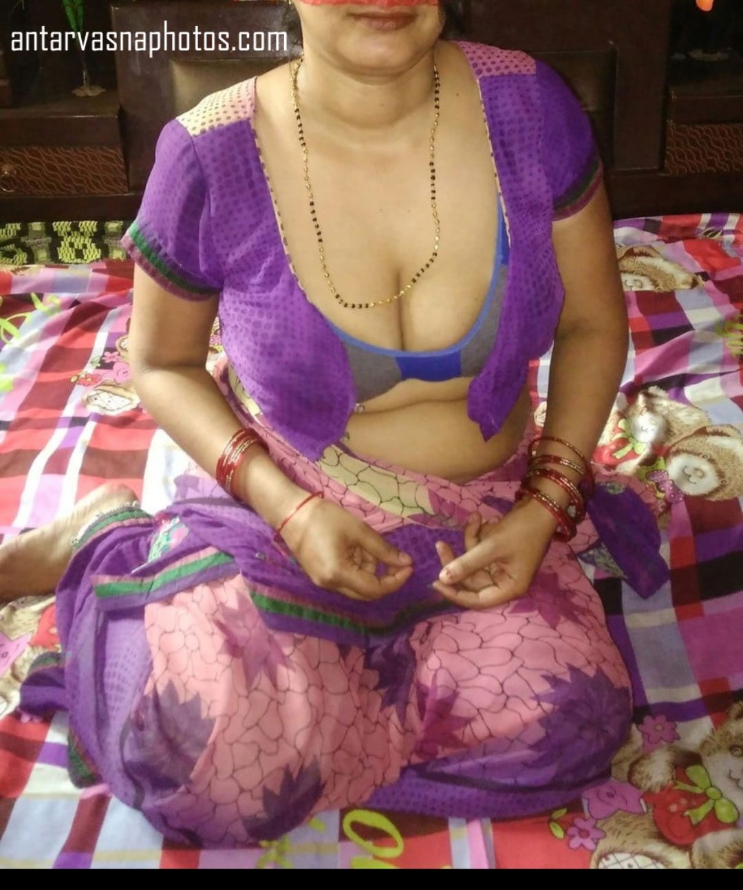Desi aunty ki sexy cleavage ki photos