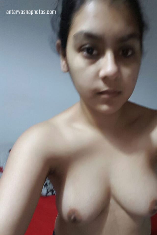 Indian girl ki chuchiyon ki selfie