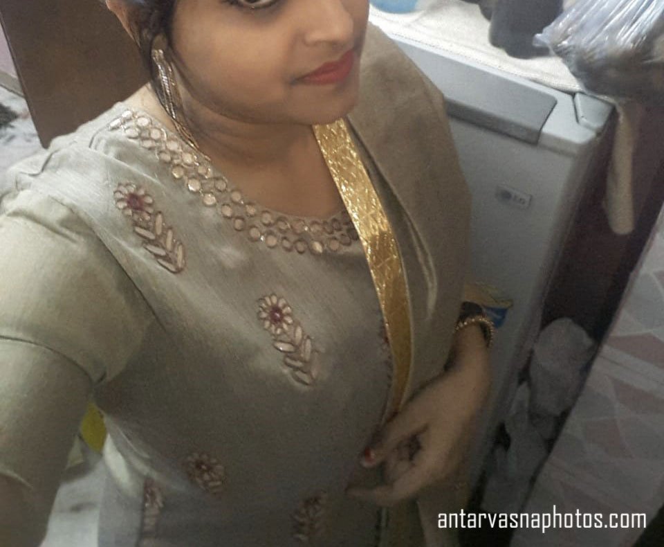 Sexy bhabhi ki hot selfie photos