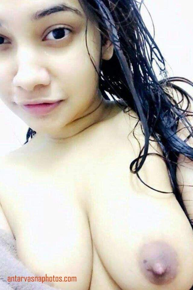 indian girl bade boobs dikhati hui