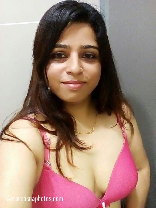 hot mohini bhabhi ki sexy smile