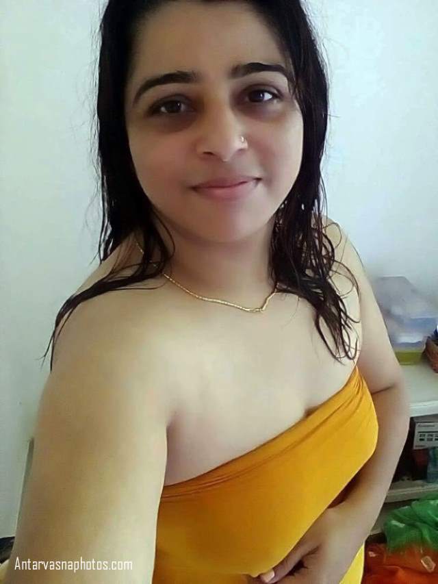 after shower towel me bhabhi