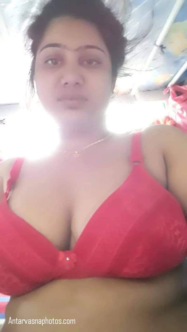 chubby bhabhi ke huge boobs bra me