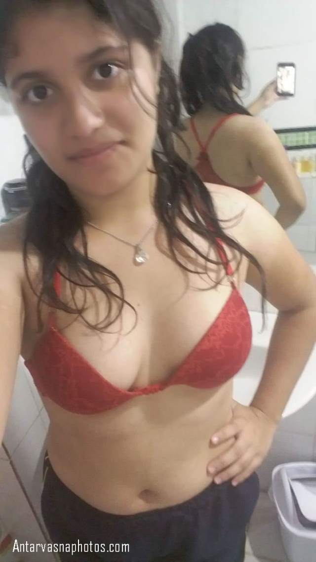 sexy bra me selfie