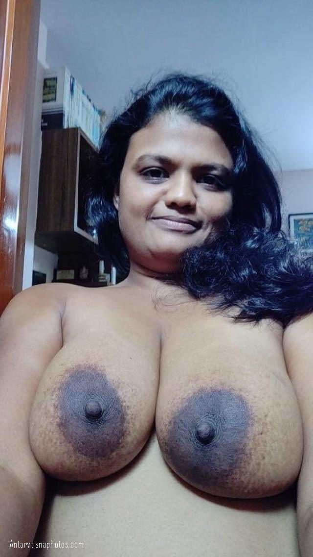sexy indian bhabhi ke balloon jaisi big boobs ki photo
