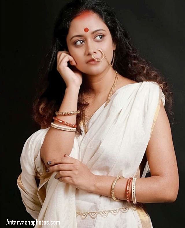 sexy indian bhabhi ki saree me ready