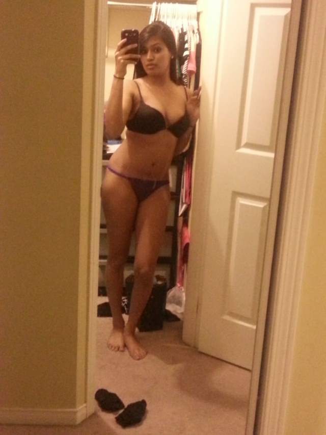 sexy nude selfie