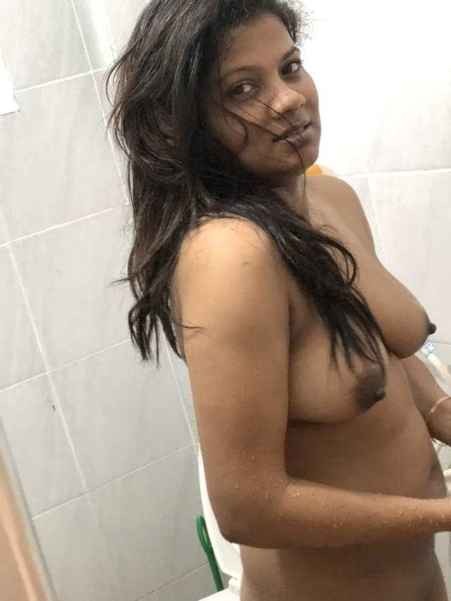bhabhi ki shower me nude