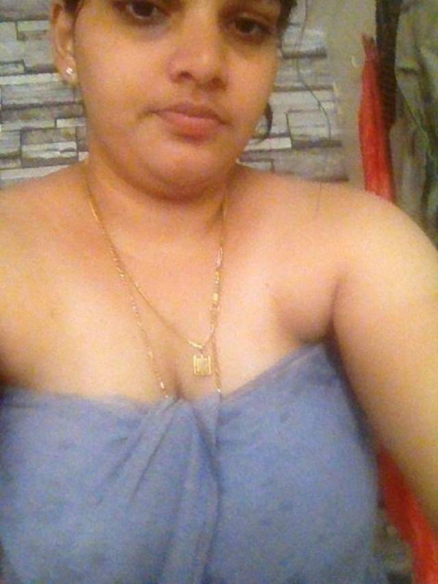 indian bhabhi ke big boobs towel me