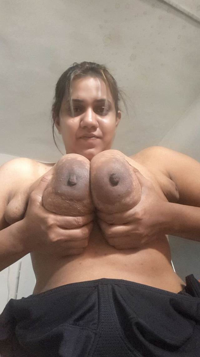 chus lo big boobs ko kahti indian aunty