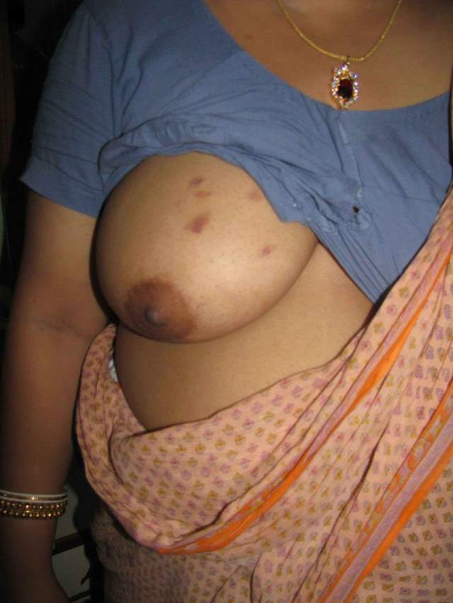 Maharashtra aunty show boobs
