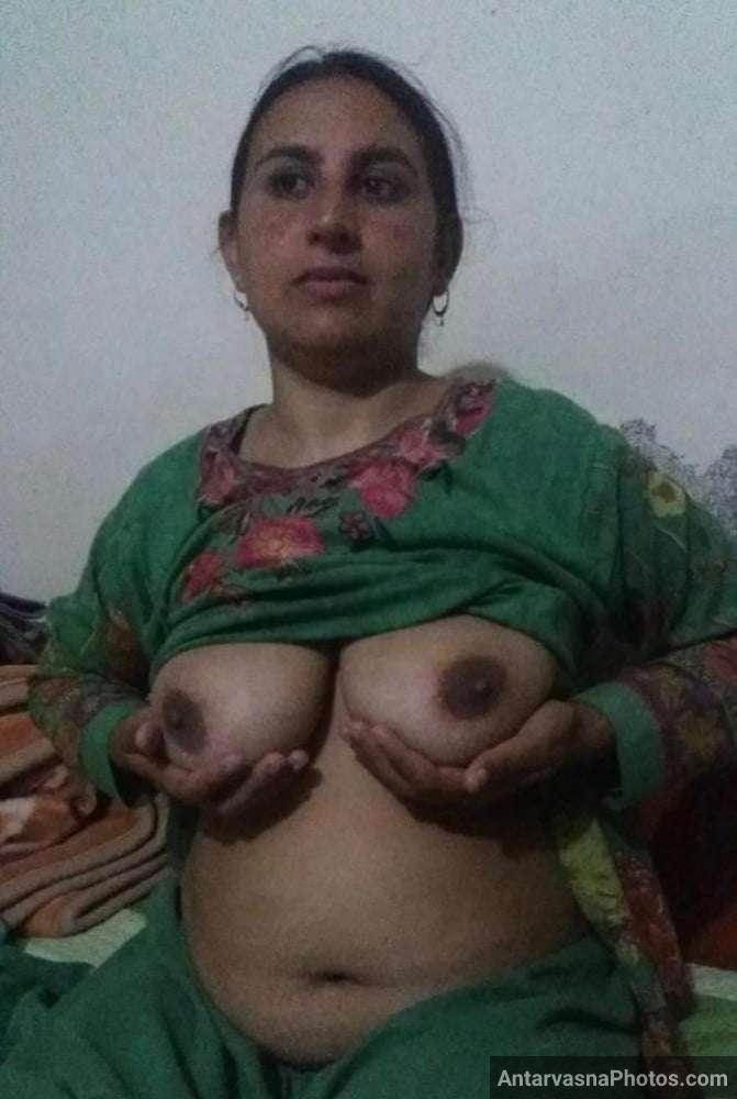 aunty showing her tits