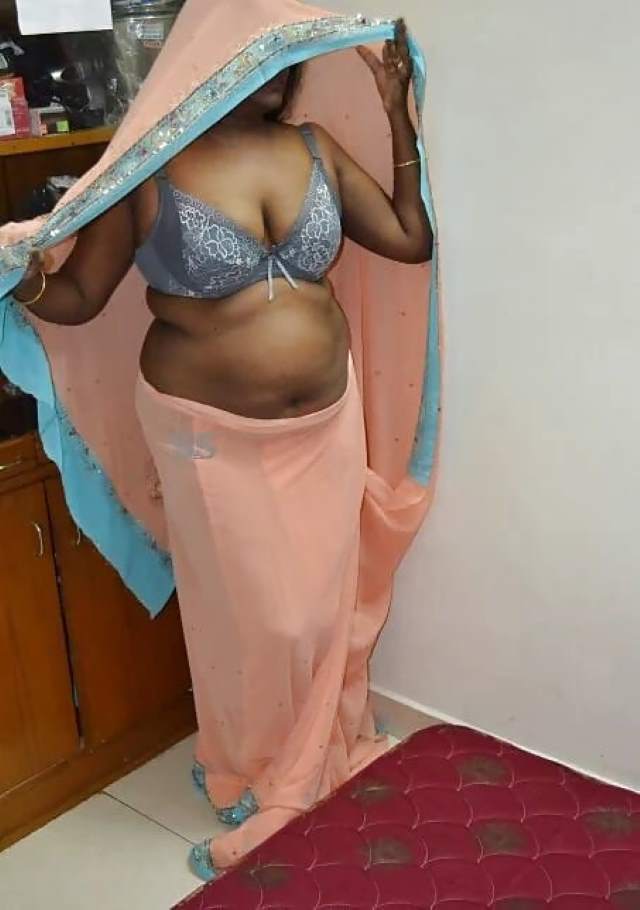 Sexy bhabhi hot pic in saree