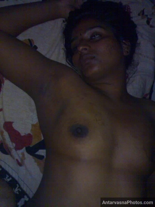 Soti hui bhabhi ki Indian boobs photos li premi ne