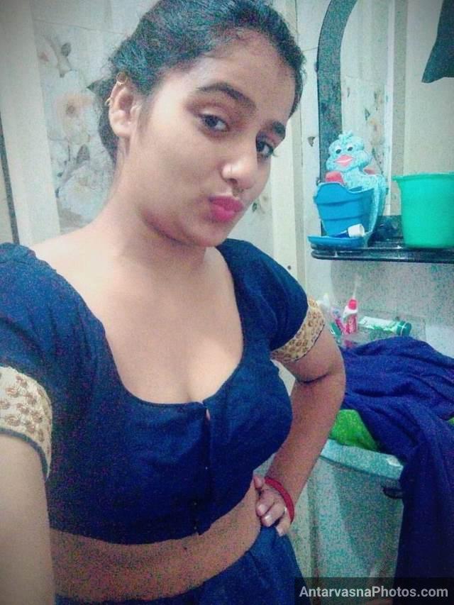blouse me apne tits dikhati cute sexy bhabhi