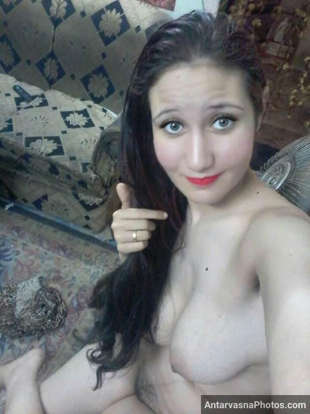 Hot babe pussy and Indian boobs pic