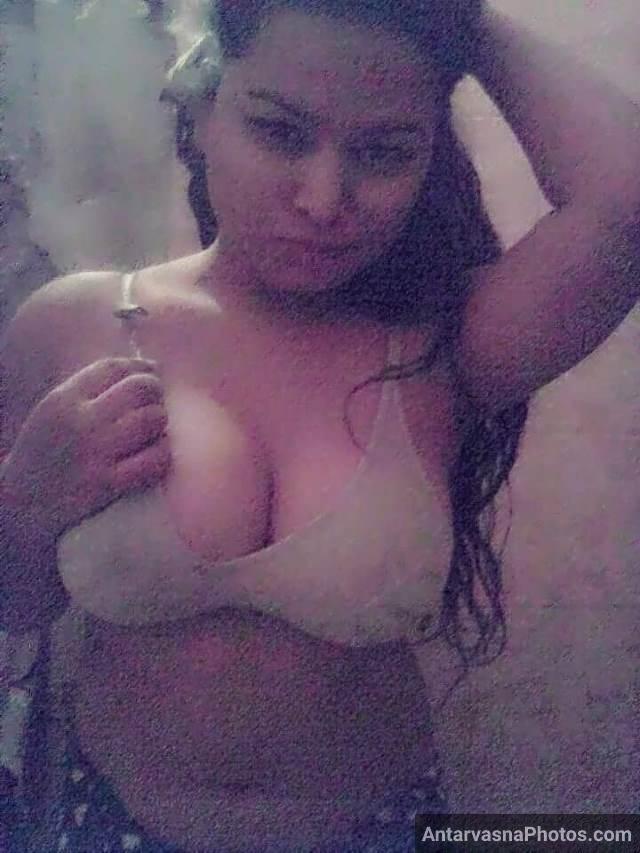 shower lete hue apne mote boobs dabati sexy desi girl photo