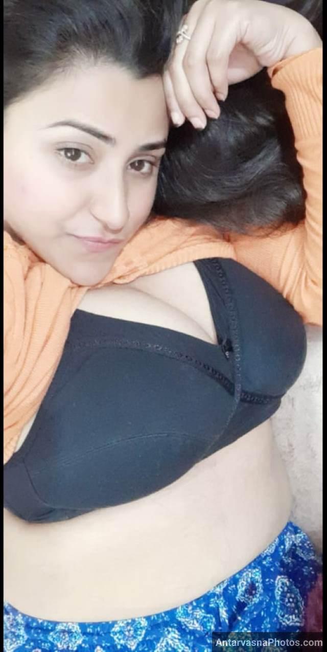 Big indian boobs photos ke black bra me selfie