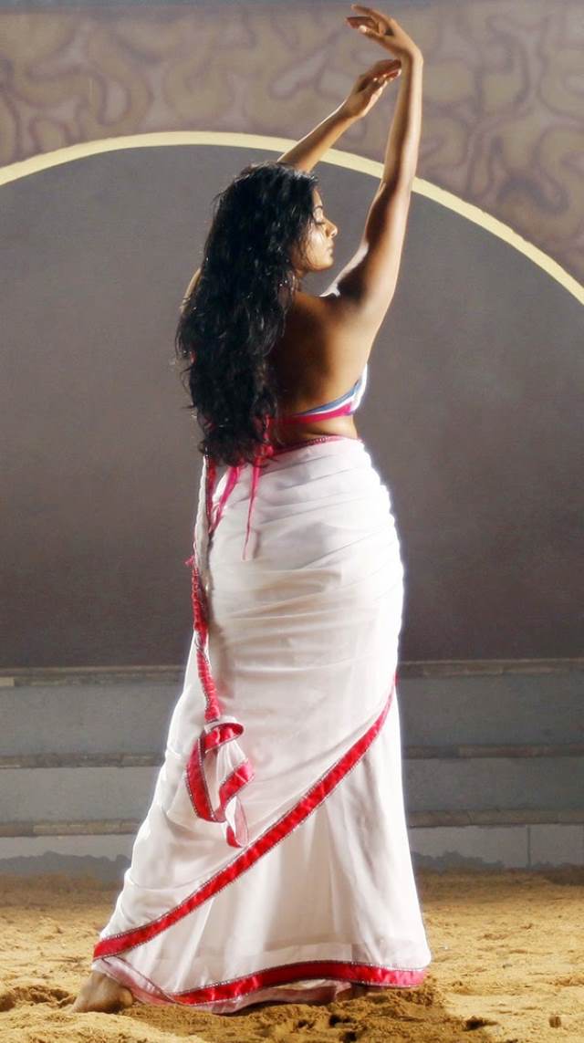 sexy indian girl in saree without blouse pics