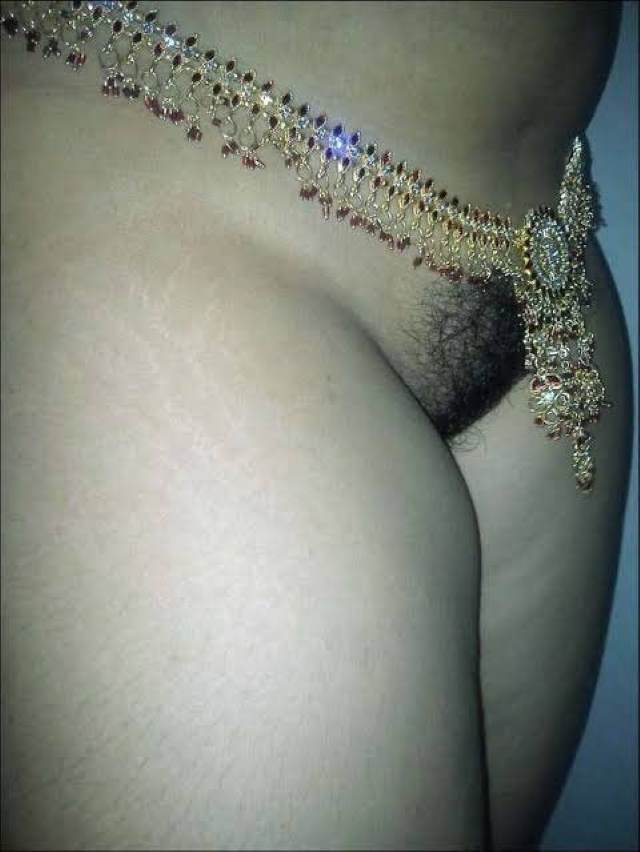 jhaanton wali pussy decorated with jewellery erotic photos