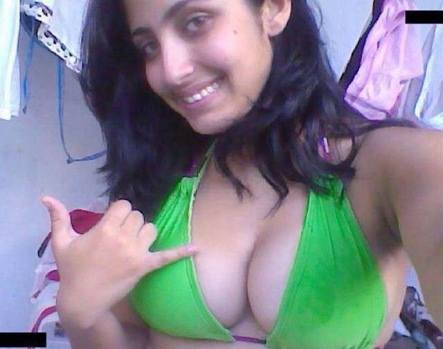 big hot cleavage dikhati indian girl ki hot pics