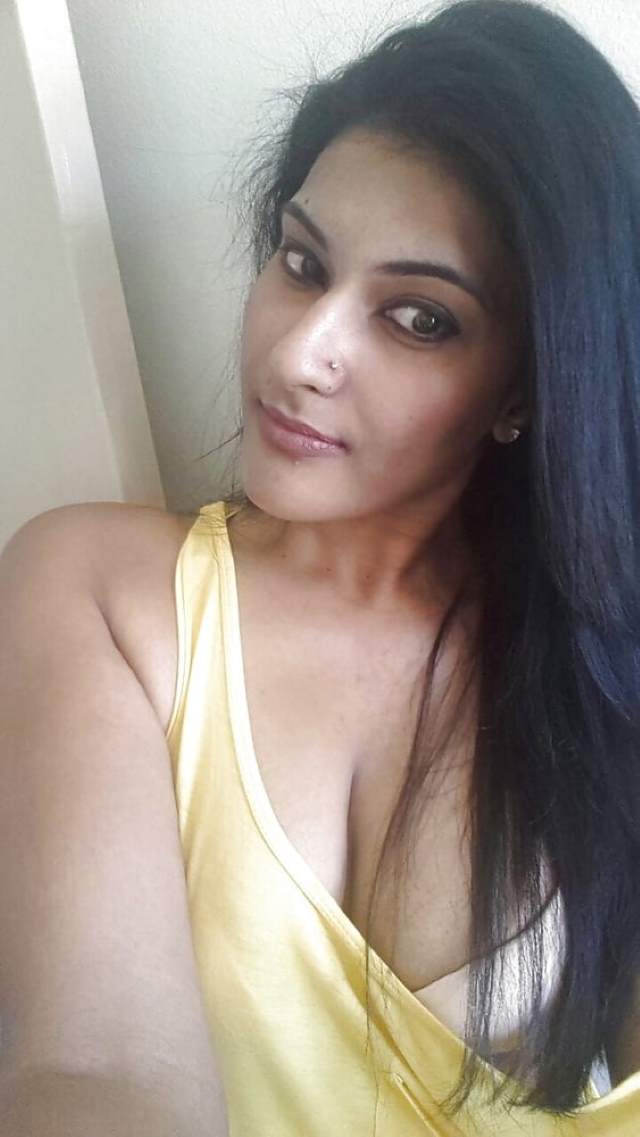 Hot desi girl ke cleavage ki nude xxx porn images - Antarvasna photos