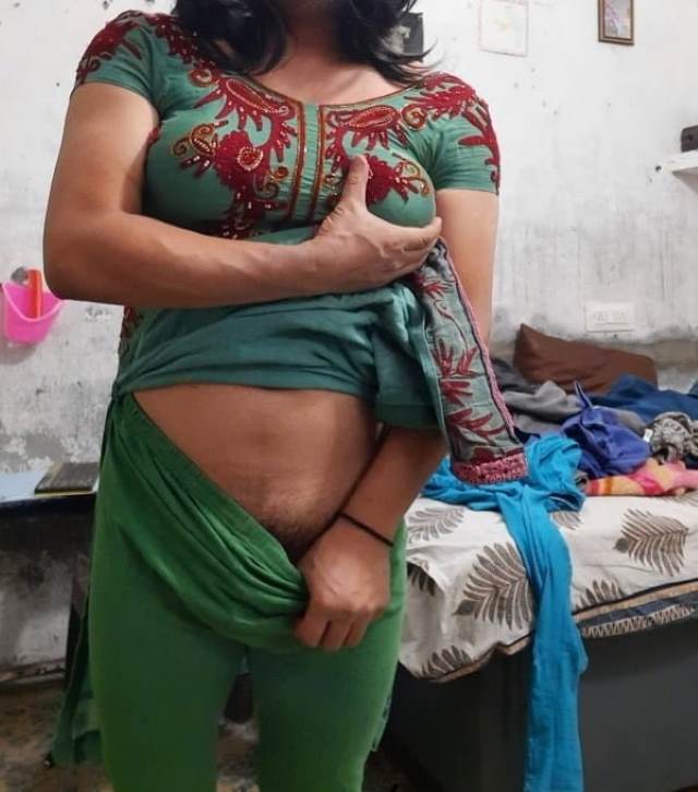Hot bhabhi teasing hairy pussy photos - Antarvasna photos