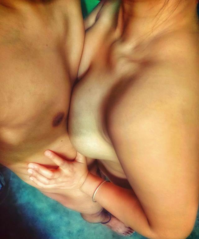 young couple ke nude hug karti desi sex photo