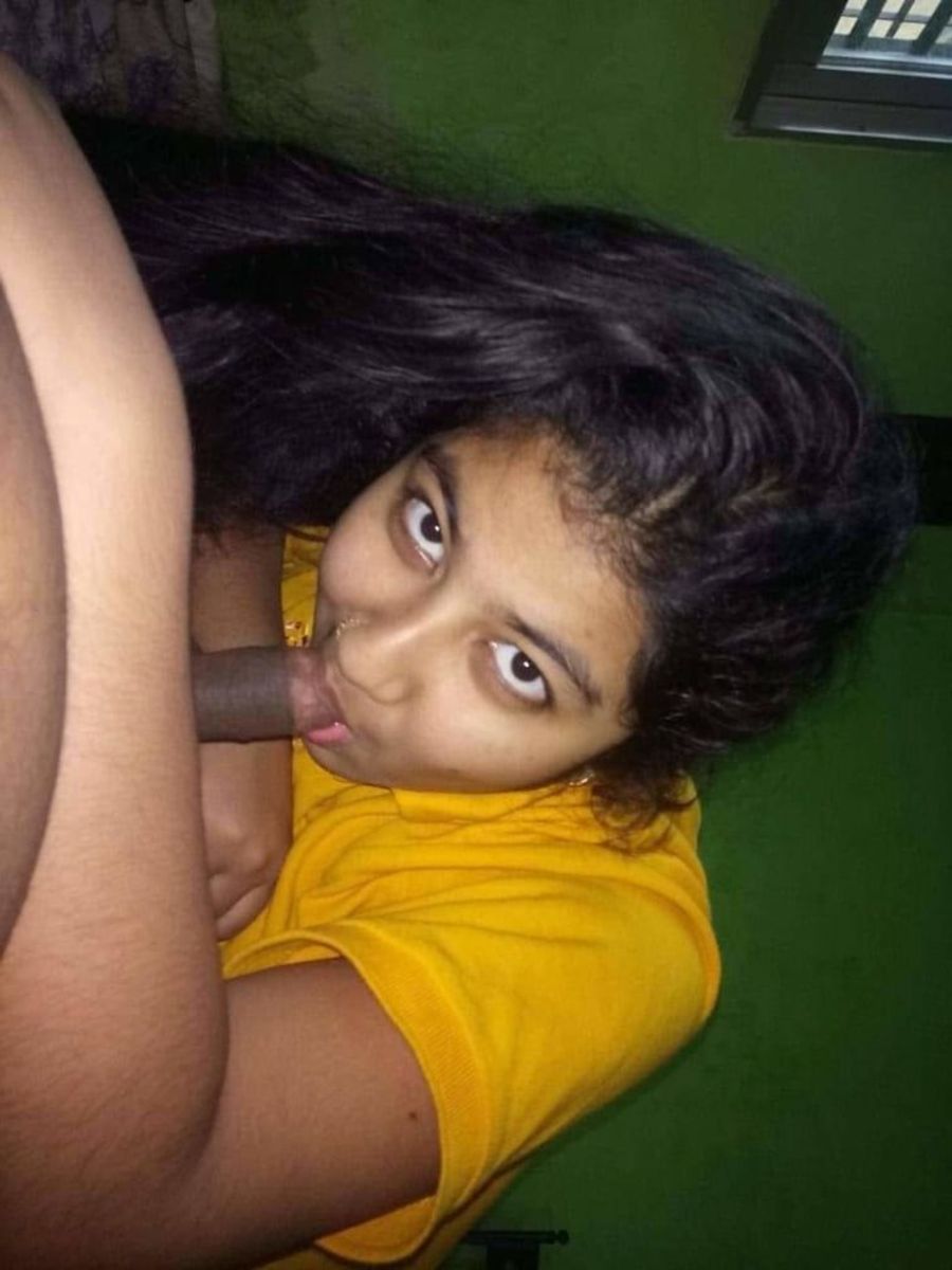 Reshmi giving blowjob to her bf