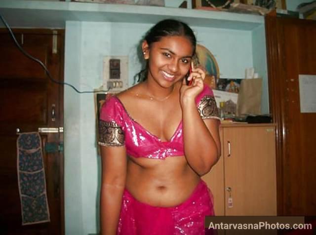 south indian aunty apne nabhi aur boobs ki cleavage dikha rahi hai